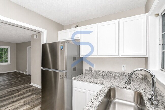 Building Photo - Limited-Time Move-In Promotion! Move in on or before May 31st  and receive your choice of incenti...