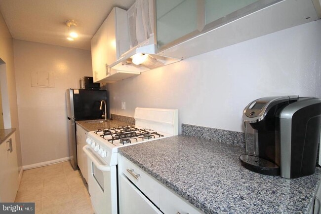 Building Photo - 2500 N Van Dorn St