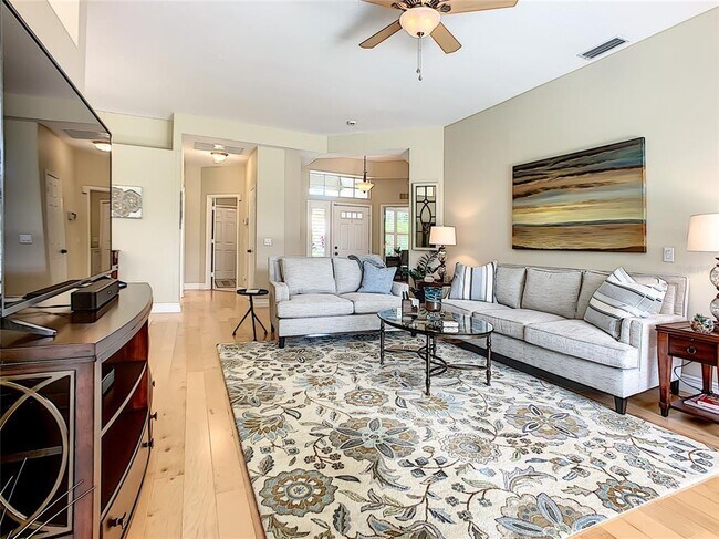Building Photo - 539 Fallbrook Dr