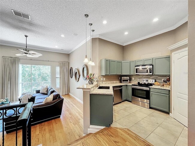 Building Photo - 704 Seagate Dr