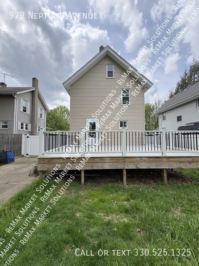 Building Photo - 979 Neptune Ave