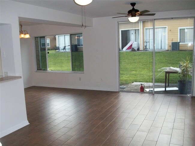 Building Photo - 511 Coconut Palm Way