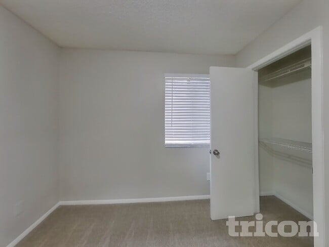 Building Photo - 4963 Beige St