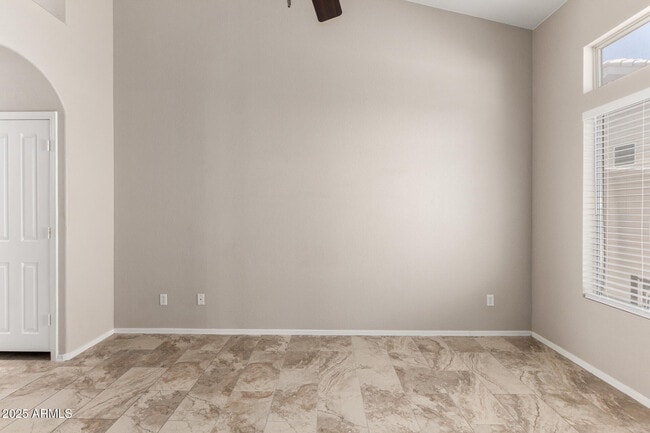 Building Photo - 1128 E Silverwood Dr