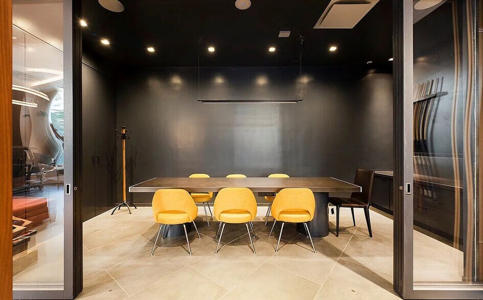 Building Photo - 250 E Houston St