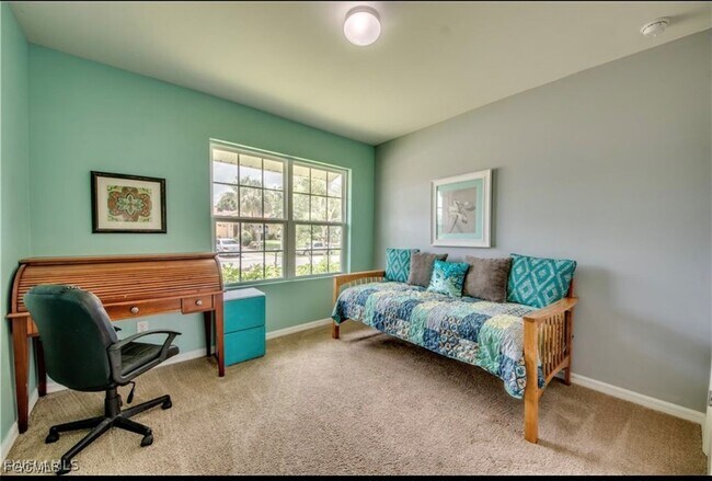 Building Photo - 233 SE 3rd St