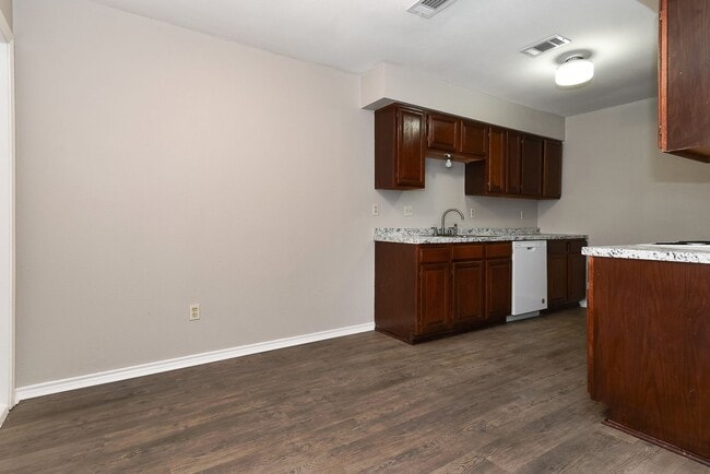 Building Photo - PEPERPORT.3914/3916