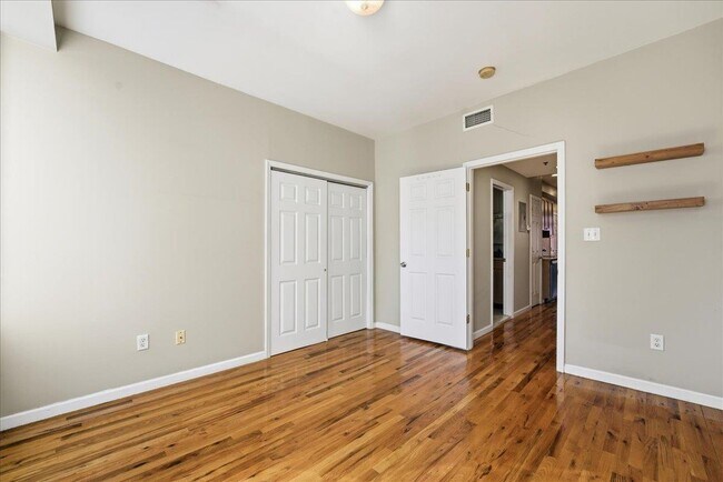 Building Photo - 129 Willow Ave