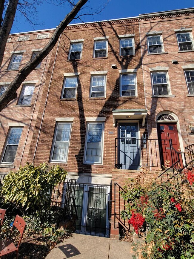 Building Photo - Spacious and Bright 2-level 1 BR in Adams Morgan
