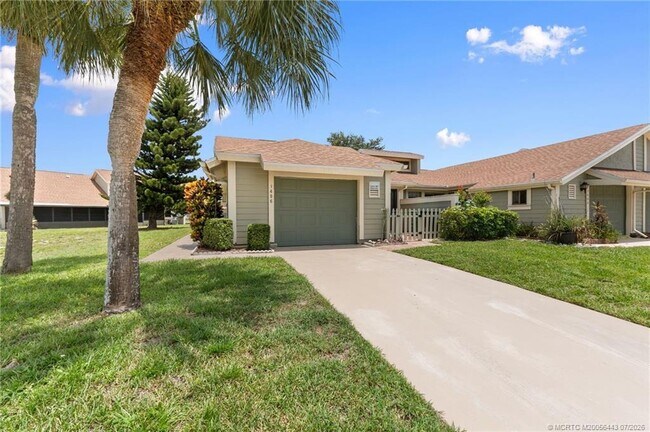 Building Photo - 1496 SE Colchester Cir