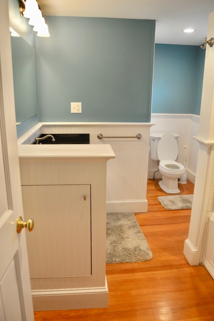 Building Photo - 56 Ash St