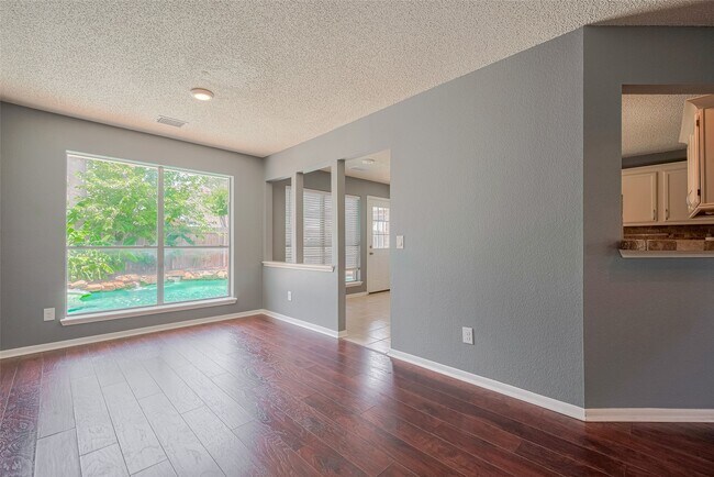 Building Photo - 9911 Villa Verde Dr