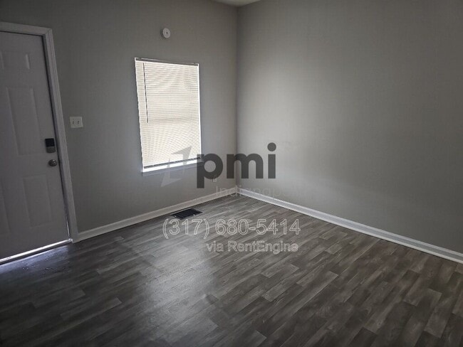 Building Photo - 114 Adler St