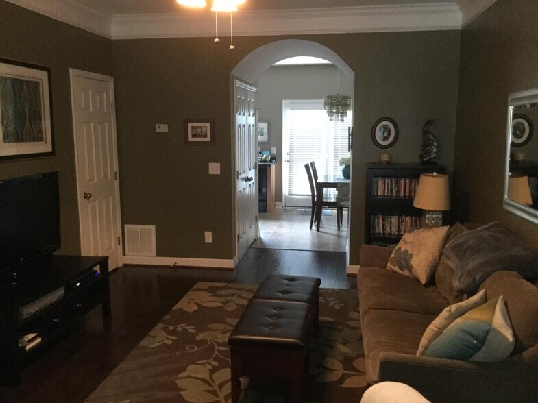 Living Room - 2015B Beech Avenue