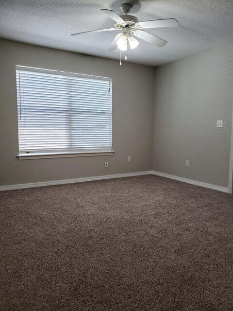 Building Photo - "Charming 3-Bed Townhouse Retreat in Shali...