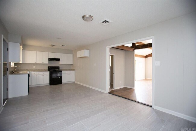 Building Photo - 5800 Hopson Dr