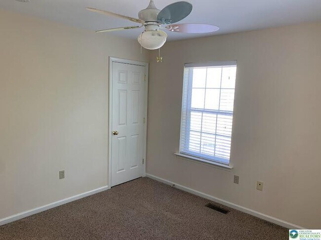 Building Photo - 6870 Hunt Dr