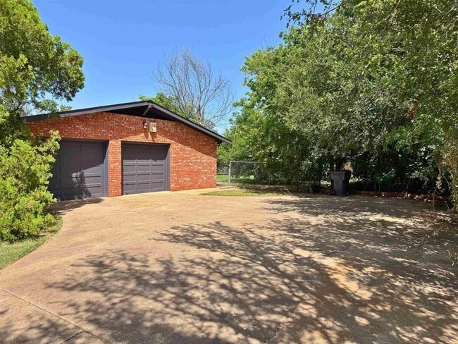 Building Photo - 4115 Rivercrest Dr