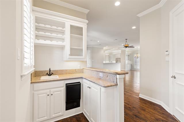 Building Photo - 5276 Longvue Dr