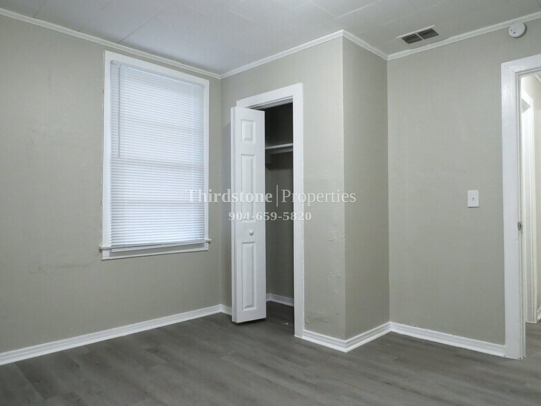 Building Photo - 2913 W 2nd St