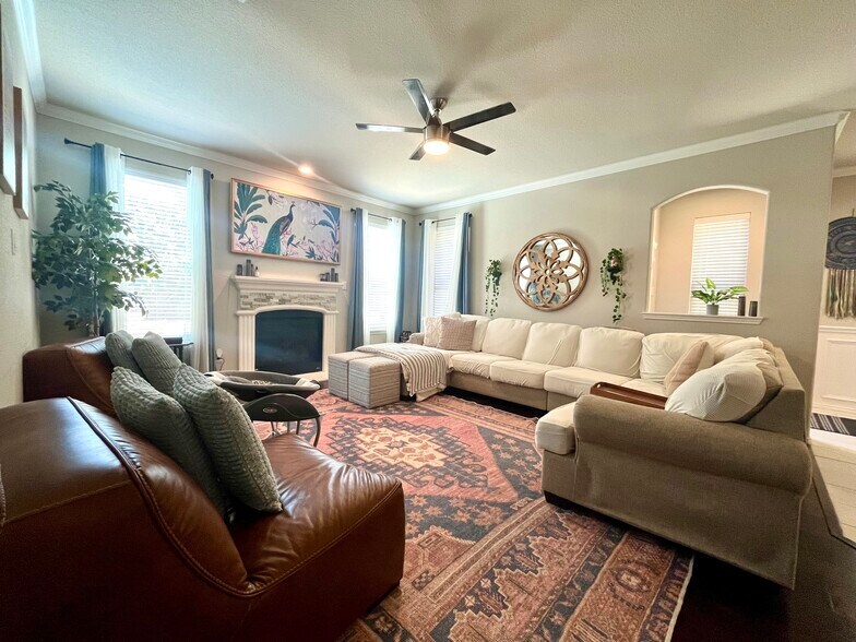 Building Photo - 2432 Whispering Pines Dr