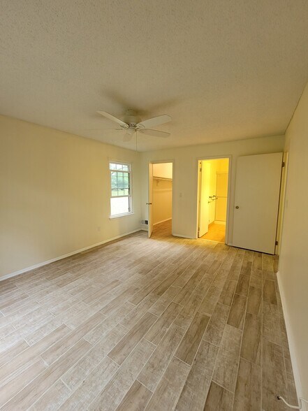 Building Photo - 433 Danbury Ln