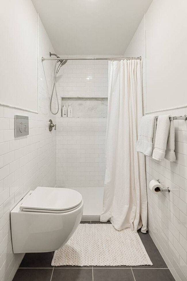 Building Photo - 1326 Broadway