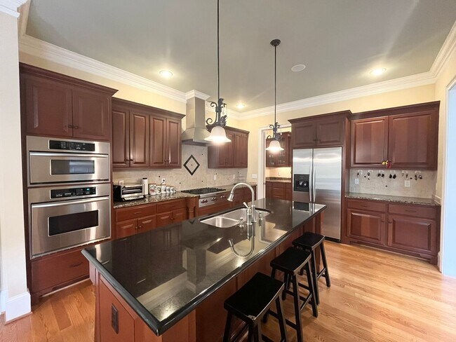 Building Photo - Incredible 4BD, 6.5BA Raleigh Home Near Fa...