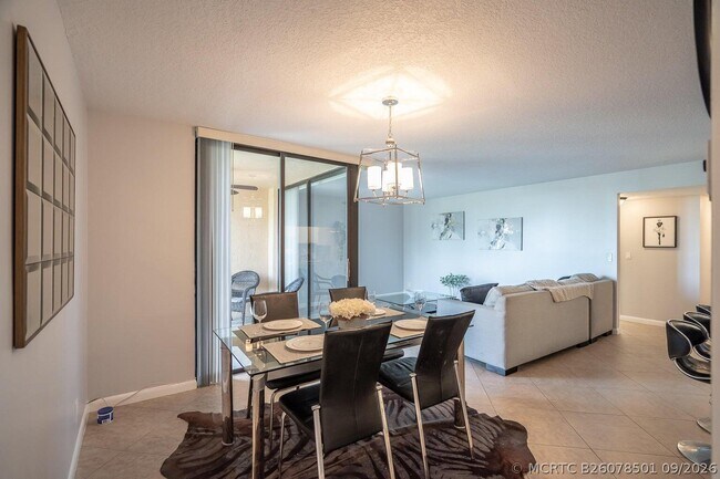 Building Photo - 500 Egret Cir