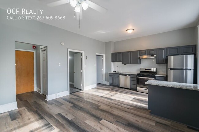 Building Photo - Large Bi-Level Apartment on Spring Garden ...