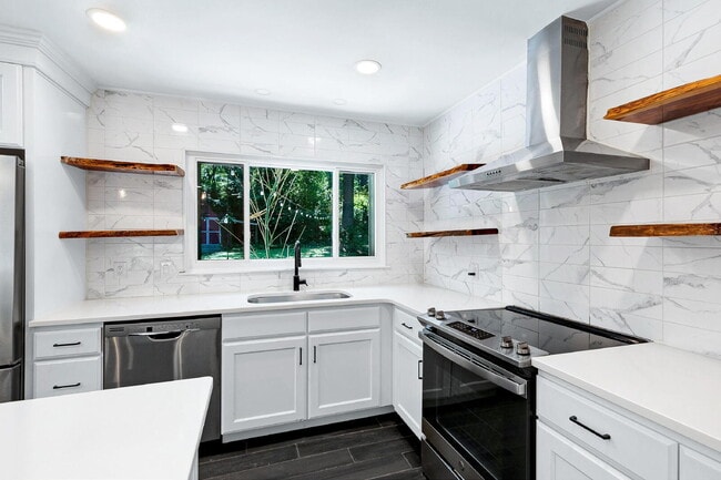Building Photo - 1512 Beechwood Dr