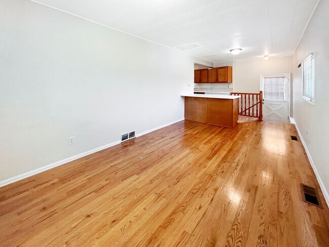 Building Photo - $0 DEPOSIT OPTION! UNIVERSITY PARK/DU, BEAUTIFUL RANCH HOME, 3 CAR GARAGE, HARDWOOD FLOORS, SOLAR...