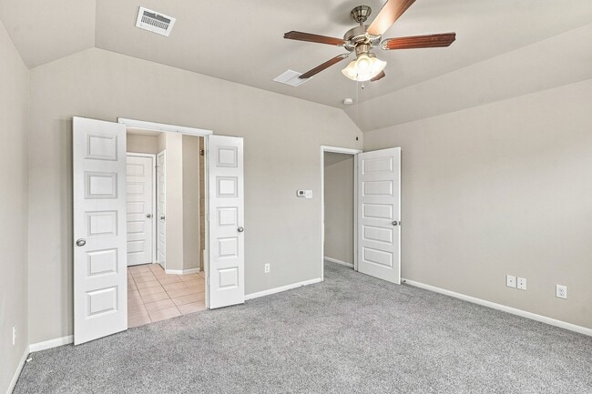 Building Photo - 7333 Hinsdale Dr