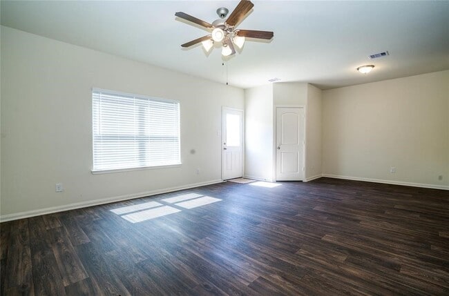 Building Photo - 212 Autumn Berry Ln