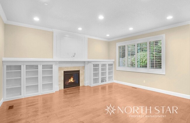 Building Photo - Beautiful Craftsman in Lake Oswego