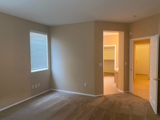 Building Photo - Gorgeous Rhodes Ranch Country Club home in Guard Gated Community!