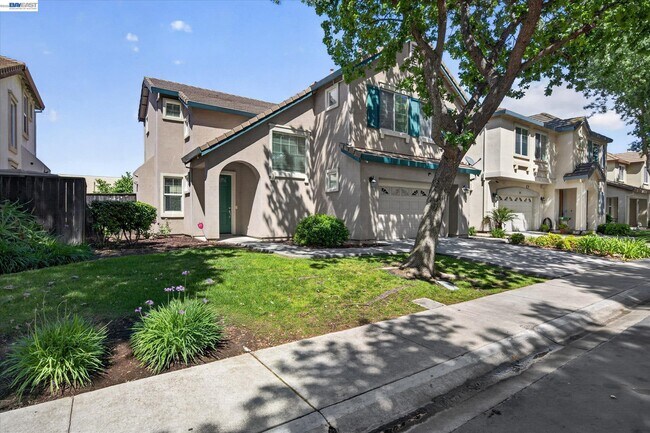 Building Photo - 244 Balsam St