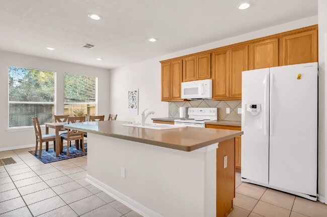 Building Photo - A beautifully maintained 3 bedroom, 2.5 bath home offering modern comfort in a quiet, desirable c...