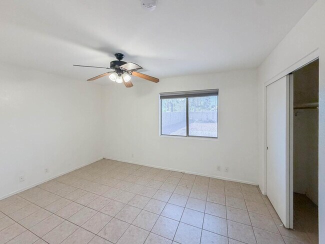 Building Photo - 15724 W Smokey Dr