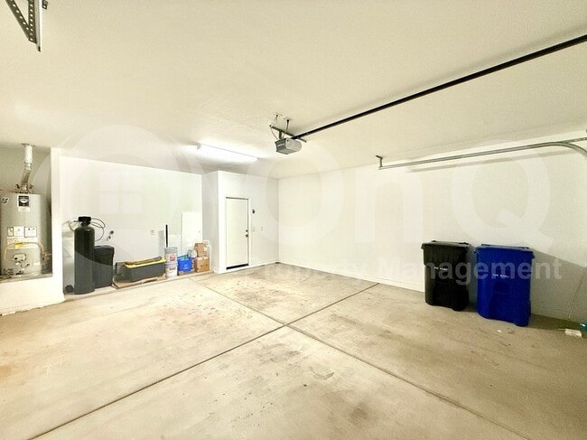Building Photo - 10935 E Tesla Ave