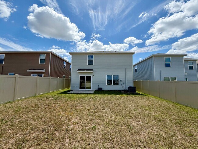 Building Photo - Beautiful Home in Newberry, FL – Spacious, Modern, and Peaceful Living