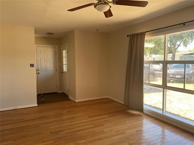 Building Photo - CUTE 3 BEDROOM, 2 BATHROOM HOME IN FISH VILLAGE. LARGE LIVING ARA WITH A SIZABLE KITCHEN, FORMAL ...