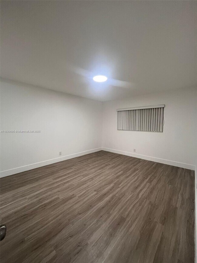 Building Photo - 5111 W Oakland Park Blvd