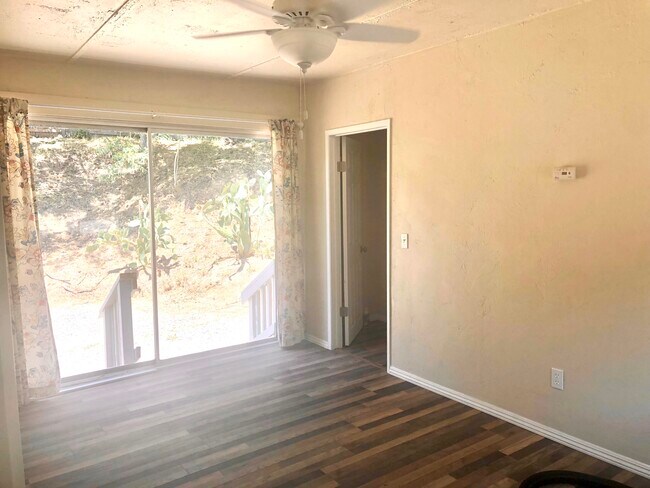 Building Photo - 1246 Oak St