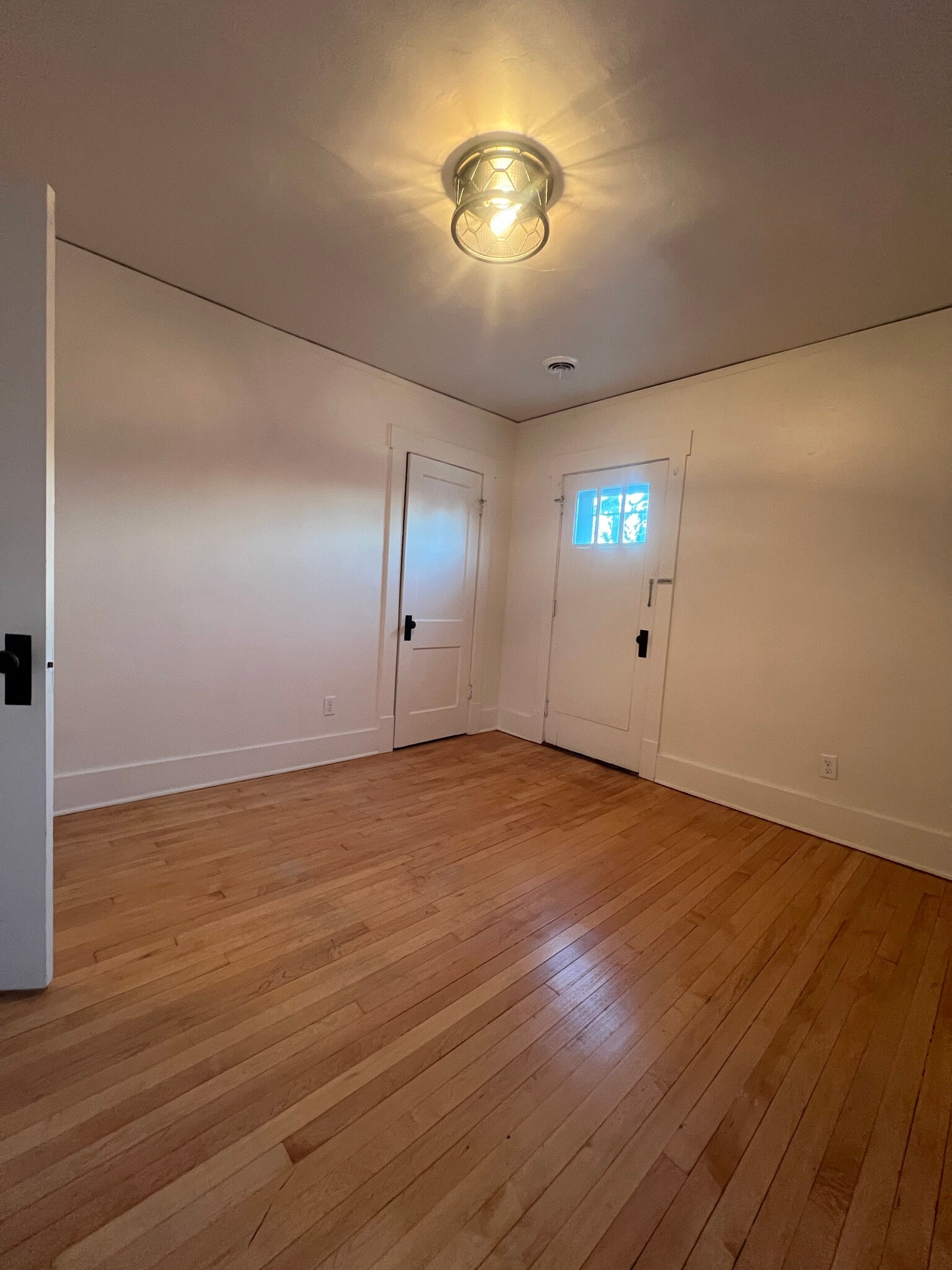 Building Photo - 2033 S 82nd St