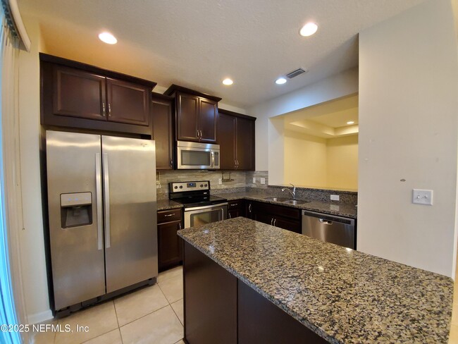 Building Photo - 13 La Paz Wy