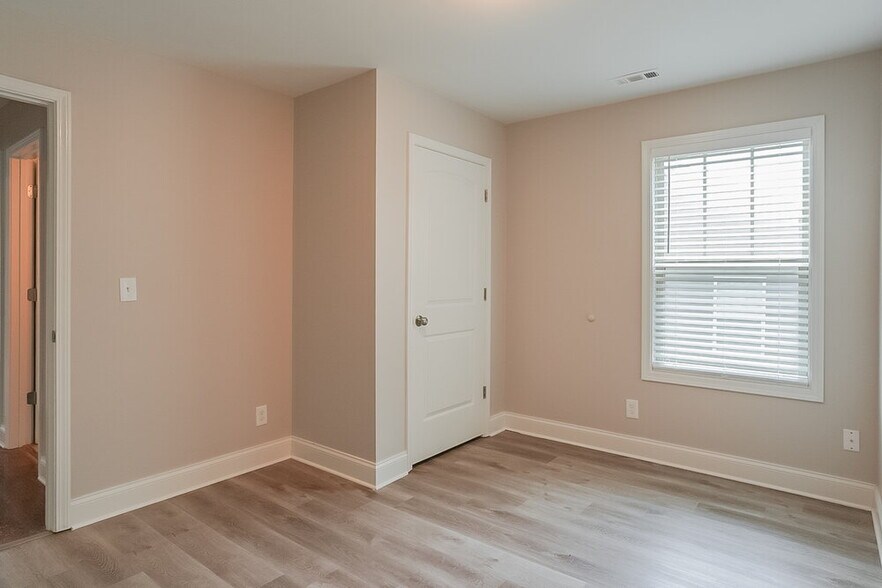 Building Photo - 607 Savannah Dr