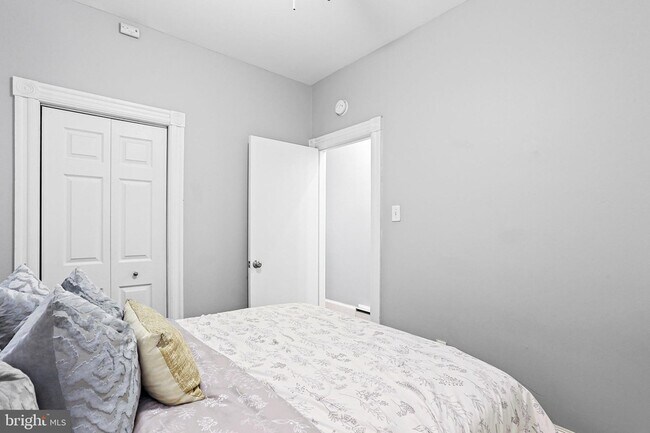 Building Photo - 1211 33rd St NW