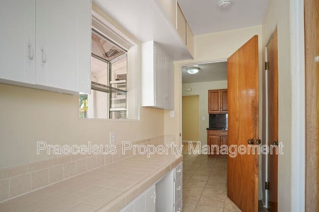 Building Photo - 5183 Marlborough Dr