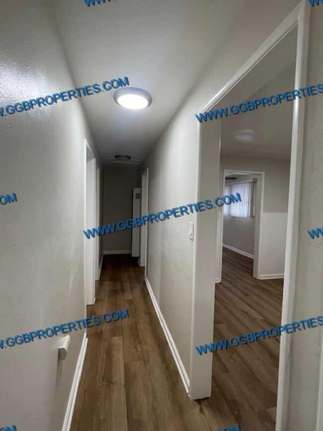 Building Photo - Rent Ready / / Charming 3 Bedoom Home with...